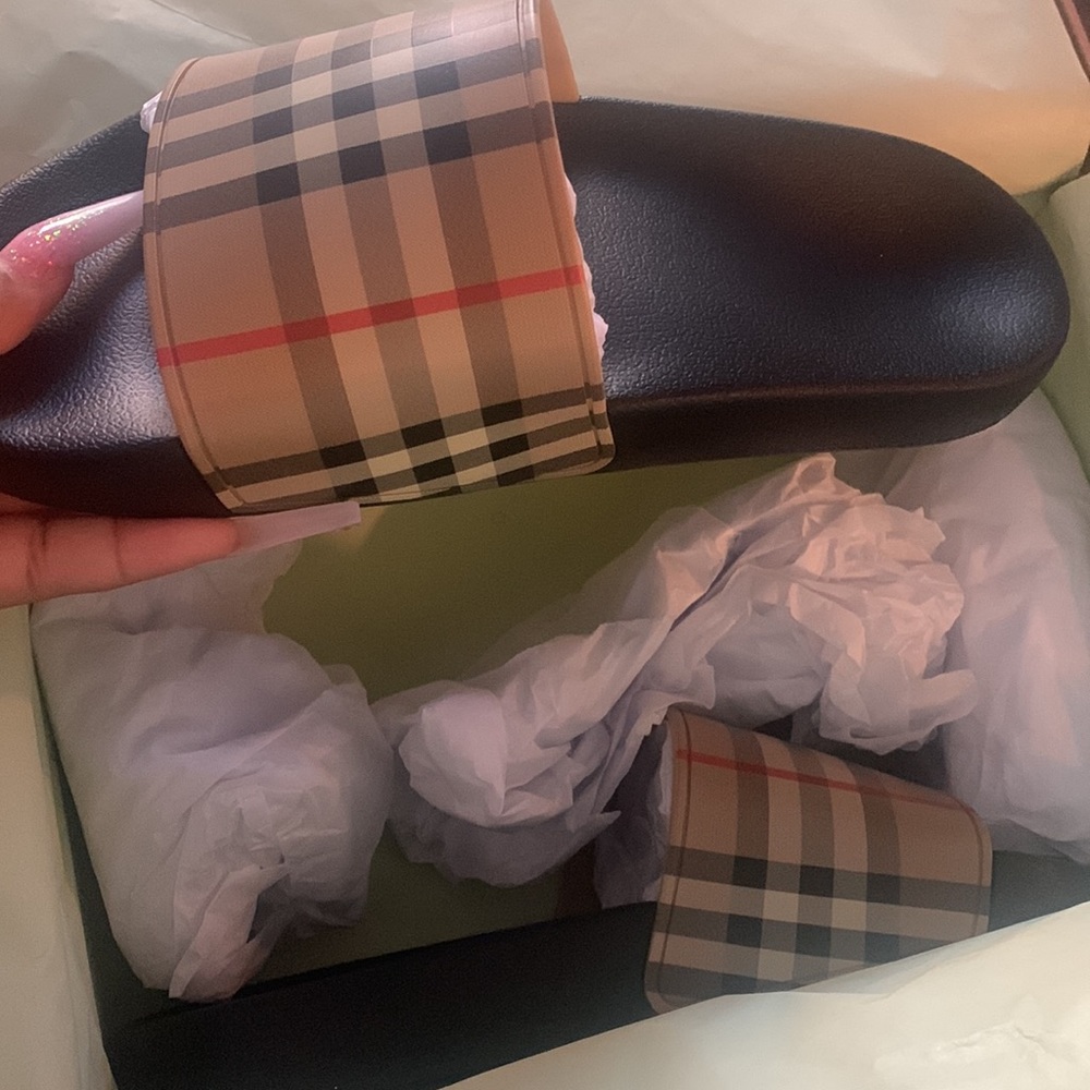 Burberry- Vintage Check Slides - Picture 3 of 6